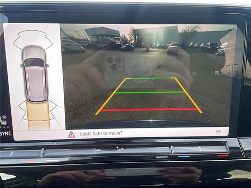 Used 2024 Volkswagen Atlas SE image 29