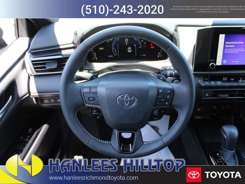 Used 2025 Toyota Camry SE FWD image 16