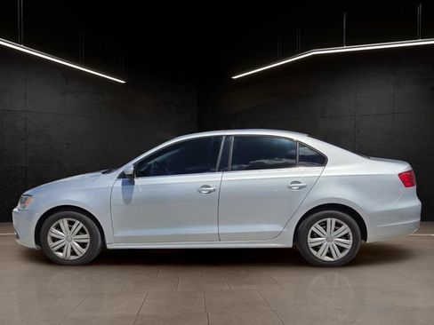 Used 2013 Volkswagen Jetta SE FWD image 3