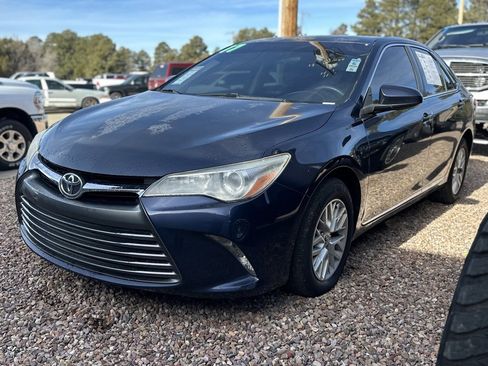 Used 2017 Toyota Camry LE image 2