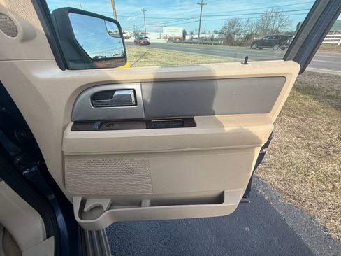 Used 2013 Ford Expedition XLT image 24