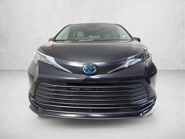 Used 2025 Toyota Sienna XLE w/ XLE Plus Package FWD image 9