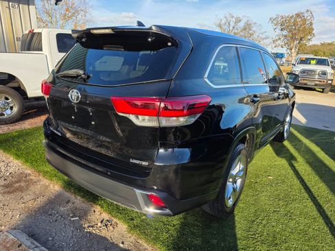 Used 2017 Toyota Highlander Limited image 10