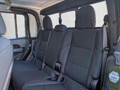Used 2022 Jeep Gladiator Rubicon w/ Safety Group image 16