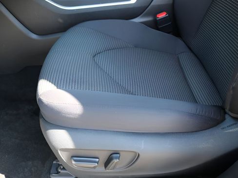 Used 2025 Toyota Highlander LE FWD image 13