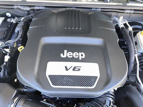 Used 2015 Jeep Wrangler Sport AWD/4WD image 22
