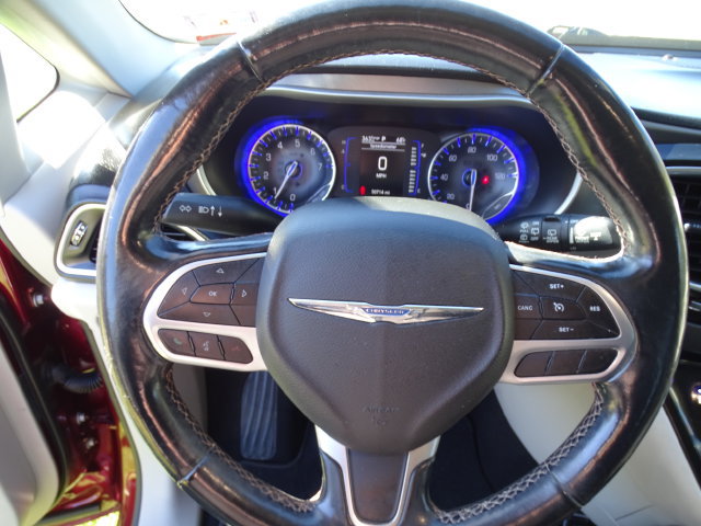 Used 2020 Chrysler Pacifica Touring-L FWD image 7