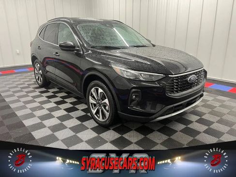 Used 2025 Ford Escape Platinum AWD/4WD image 1