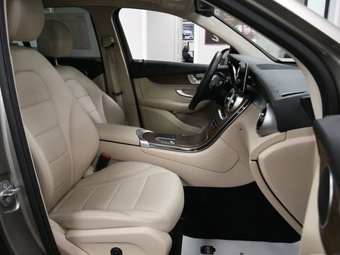 Used 2021 Mercedes-Benz GLC 300 4MATIC image 29