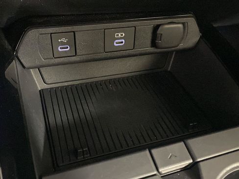 Used 2024 Toyota Prius Prime FWD image 6