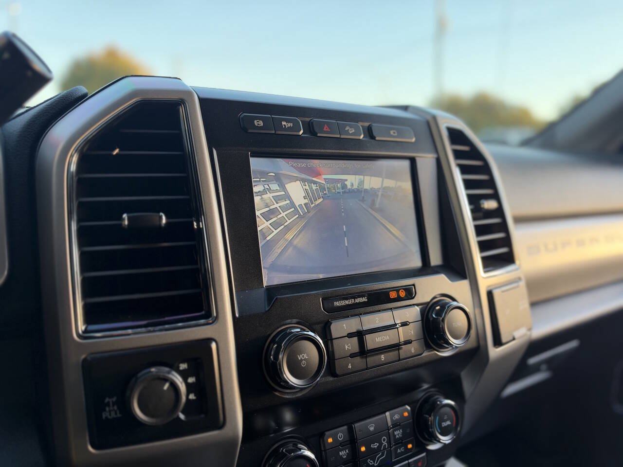 Used 2019 Ford F350 Lariat w/ Lariat Value Package AWD/4WD image 26