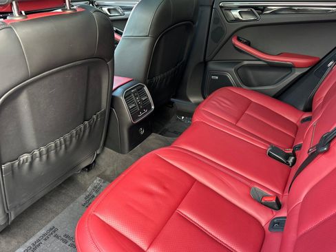 Used 2023 Porsche Macan image 13