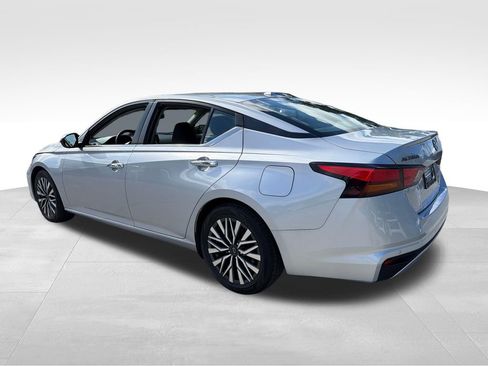 Used 2024 Nissan Altima 2.5 SV FWD image 5