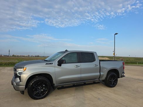 Used 2023 Chevrolet Silverado 1500 RST image 2
