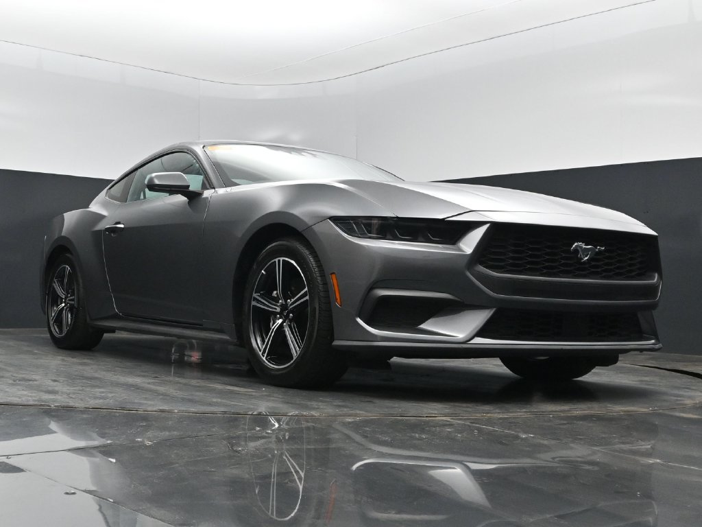 Used 2025 Ford Mustang Coupe RWD image 17