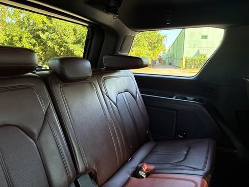 Used 2022 Ford Expedition Limited RWD image 24
