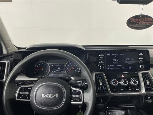 Used 2022 Kia Sorento LX AWD/4WD image 15