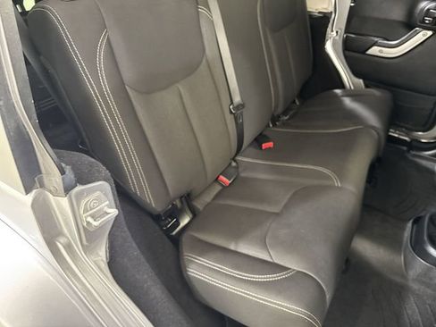 Used 2016 Jeep Wrangler Unlimited Sahara w/ Connectivity Group AWD/4WD image 25