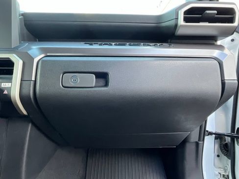 Used 2025 Toyota Tacoma SR5 AWD/4WD image 20