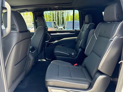 New 2026 Cadillac Escalade ESV Luxury AWD/4WD image 10