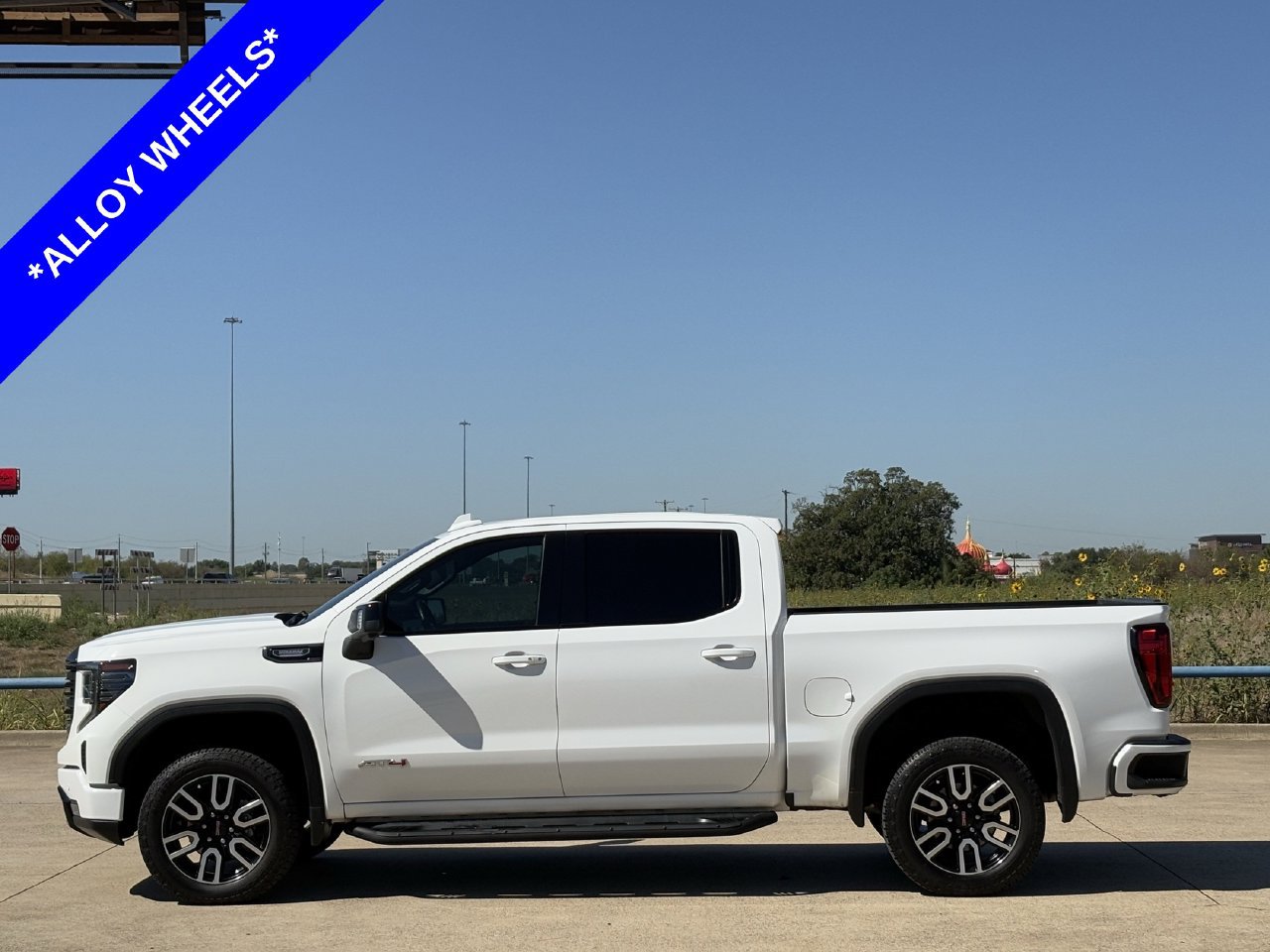 Used 2024 GMC Sierra 1500 AT4 w/ Technology Package AWD/4WD image 3