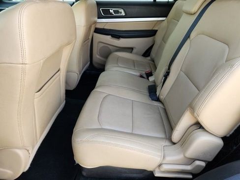 Used 2016 Ford Explorer XLT w/ Equipment Group 202A image 29