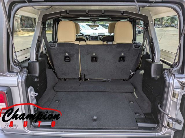 Used 2018 Jeep Wrangler Unlimited Sahara AWD/4WD image 15
