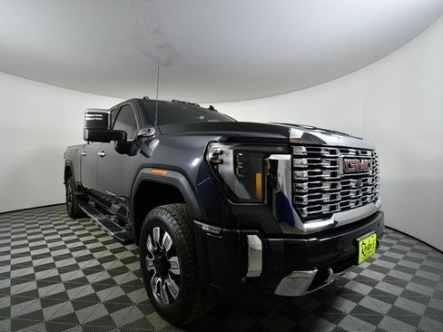 Used 2024 GMC Sierra 2500 Denali w/ Denali Reserve Package image 8