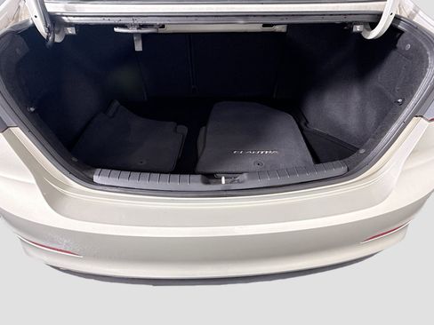 Used 2017 Hyundai Elantra SE image 34