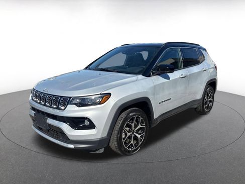 Used 2025 Jeep Compass Limited AWD/4WD image 9