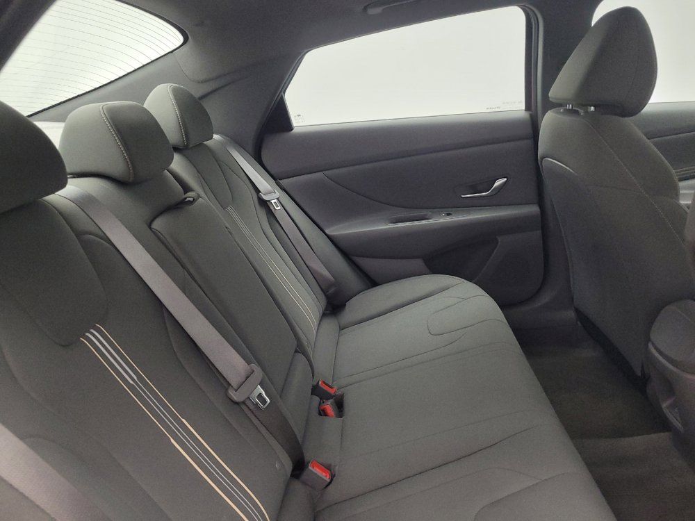 Used 2025 Hyundai Elantra SEL FWD image 19