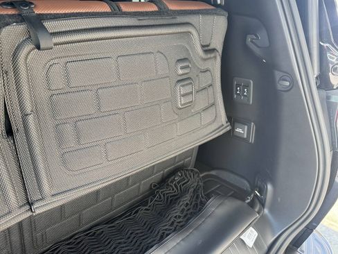Used 2025 Lexus GX 550 w/ Accessory Package (31) AWD/4WD image 10