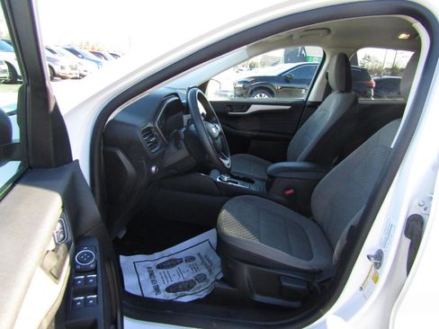 Used 2022 Ford Escape SE image 16