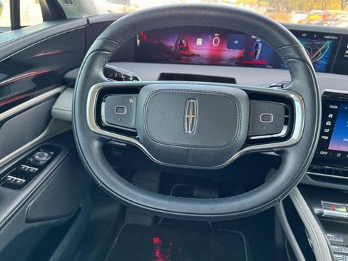 Used 2024 Lincoln Nautilus Premier image 10