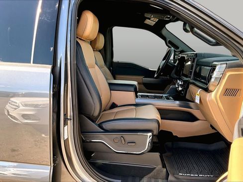 Used 2024 Ford F250 Lariat w/ Sport Appearance Package AWD/4WD image 8
