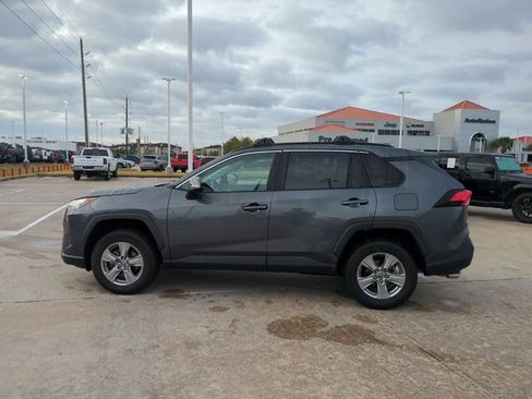Used 2022 Toyota RAV4 XLE image 8