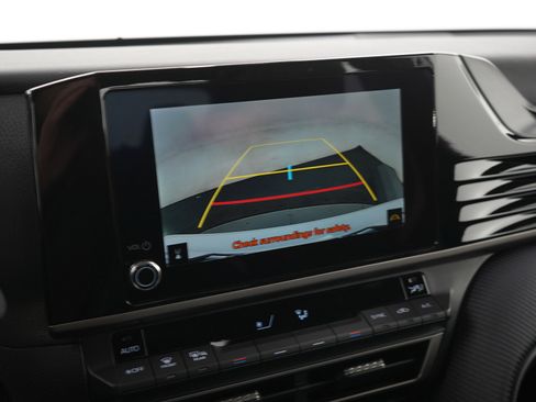 Used 2025 Toyota Camry SE image 27