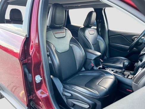 Used 2020 Jeep Cherokee Trailhawk w/ Comfort/Convenience Group image 28