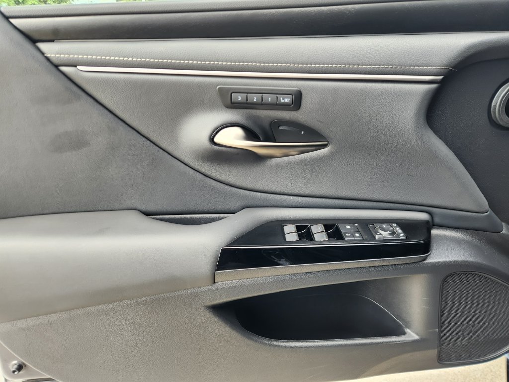 Certified 2025 Lexus ES 350 w/ Premium Package FWD image 22
