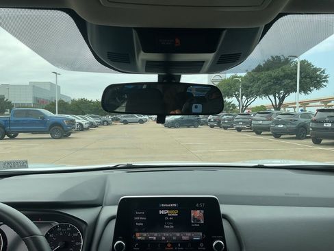 Used 2025 Nissan Rogue SV FWD image 17