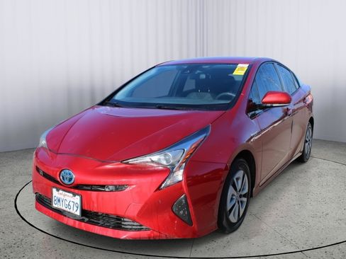 Used 2018 Toyota Prius Two w/ Prius Two Safety Plus Package FWD image 3