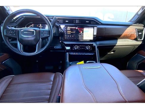 Used 2024 GMC Sierra 3500 Denali Ultimate image 17