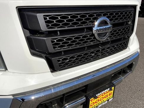 Used 2022 Nissan Titan SV image 30