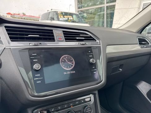 Used 2021 Volkswagen Tiguan SE w/ Panoramic Sunroof Package FWD image 14