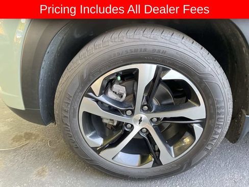 Used 2024 Chevrolet Trax RS w/ Driver Confidence Package FWD image 2