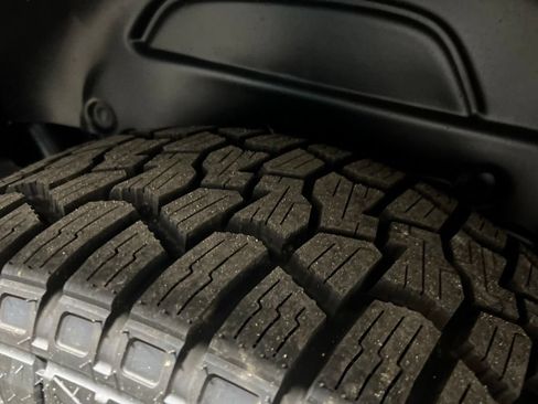 Used 2022 Jeep Wrangler Unlimited Sahara AWD/4WD image 41