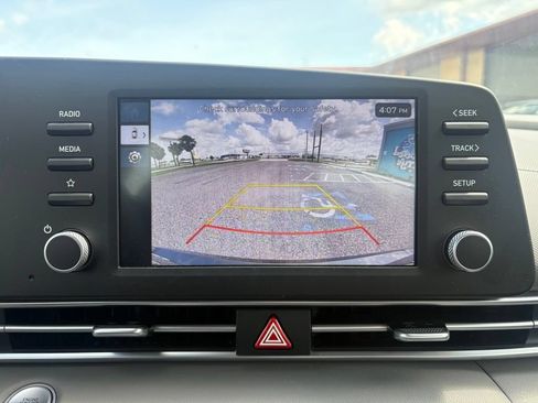 Used 2025 Hyundai Elantra Hybrid FWD image 21