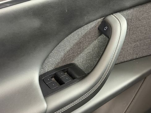 Used 2022 Tesla Model X AWD image 21