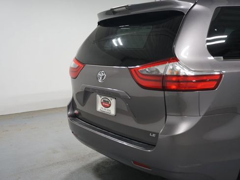 Used 2020 Toyota Sienna LE FWD image 10