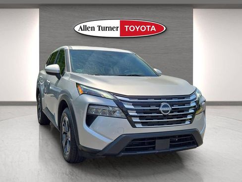 Used 2024 Nissan Rogue SV AWD/4WD image 2